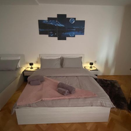 Apartmán Apartman Bonaca Ni Exteriér fotografie