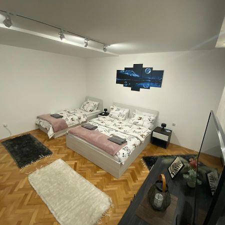 Apartmán Apartman Bonaca Ni Exteriér fotografie