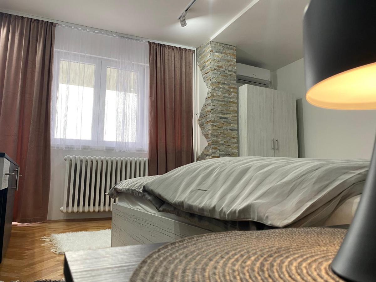 Apartmán Apartman Bonaca Ni Exteriér fotografie