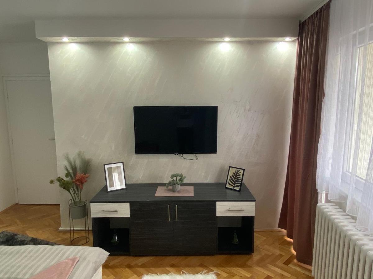 Apartmán Apartman Bonaca Ni Exteriér fotografie