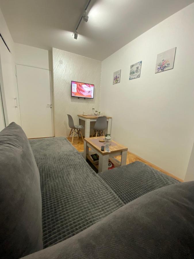 Apartmán Apartman Bonaca Ni Exteriér fotografie