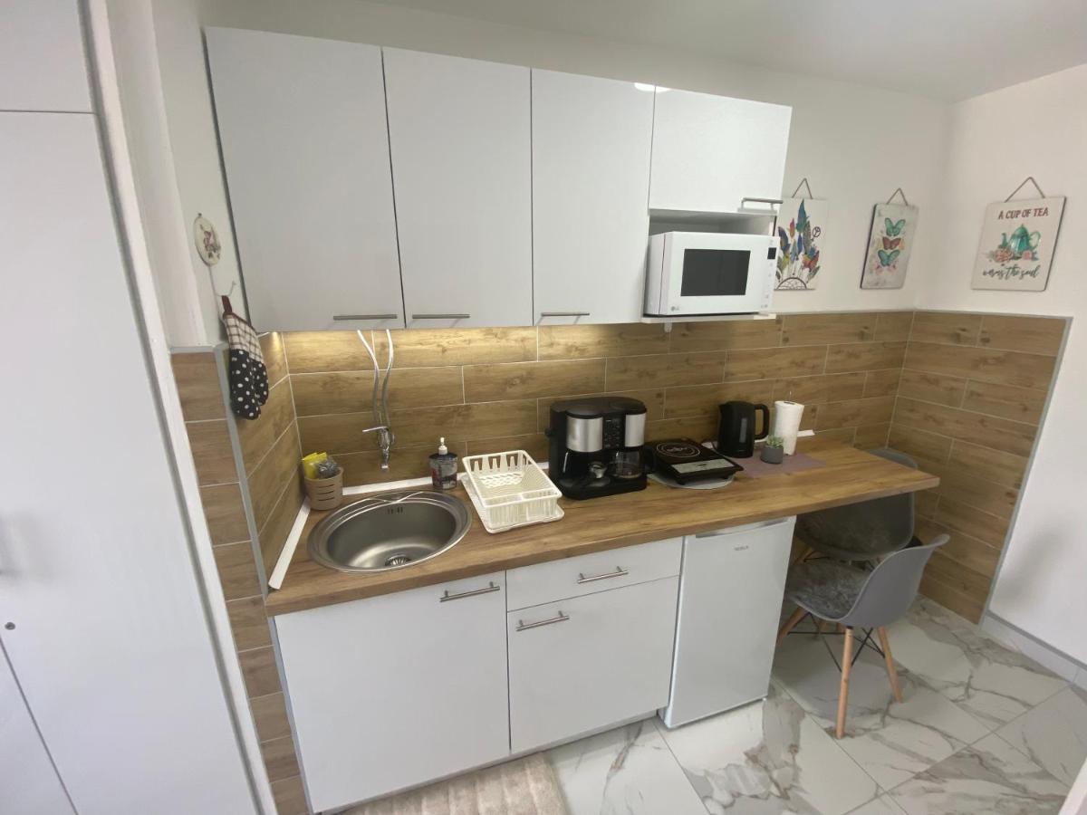 Apartmán Apartman Bonaca Ni Exteriér fotografie